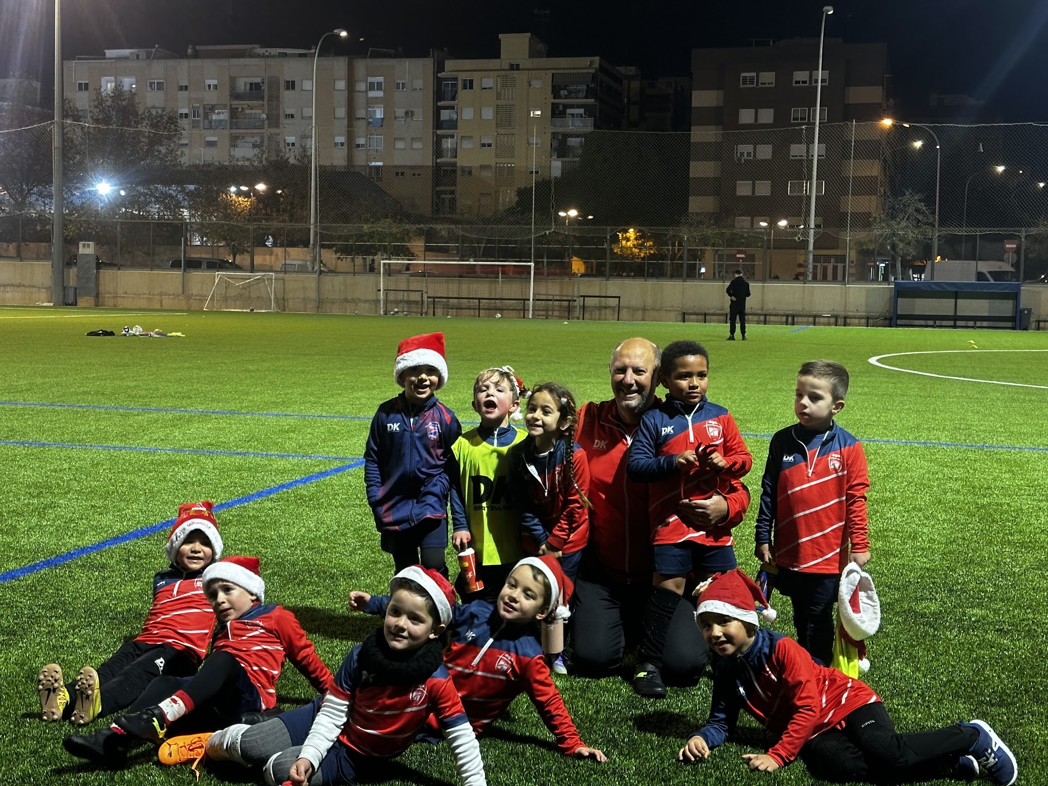 Los Querubines celebran la Navidad sobre el césped
